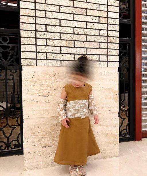 R’25-10 - Lady