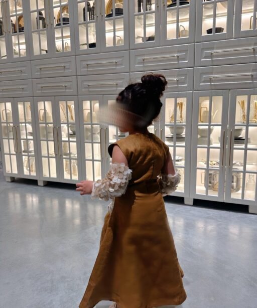Alternative view of R’25-10 - Lady
