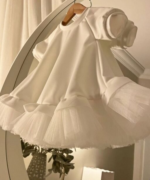 Alternative view of Elegant Ruffles